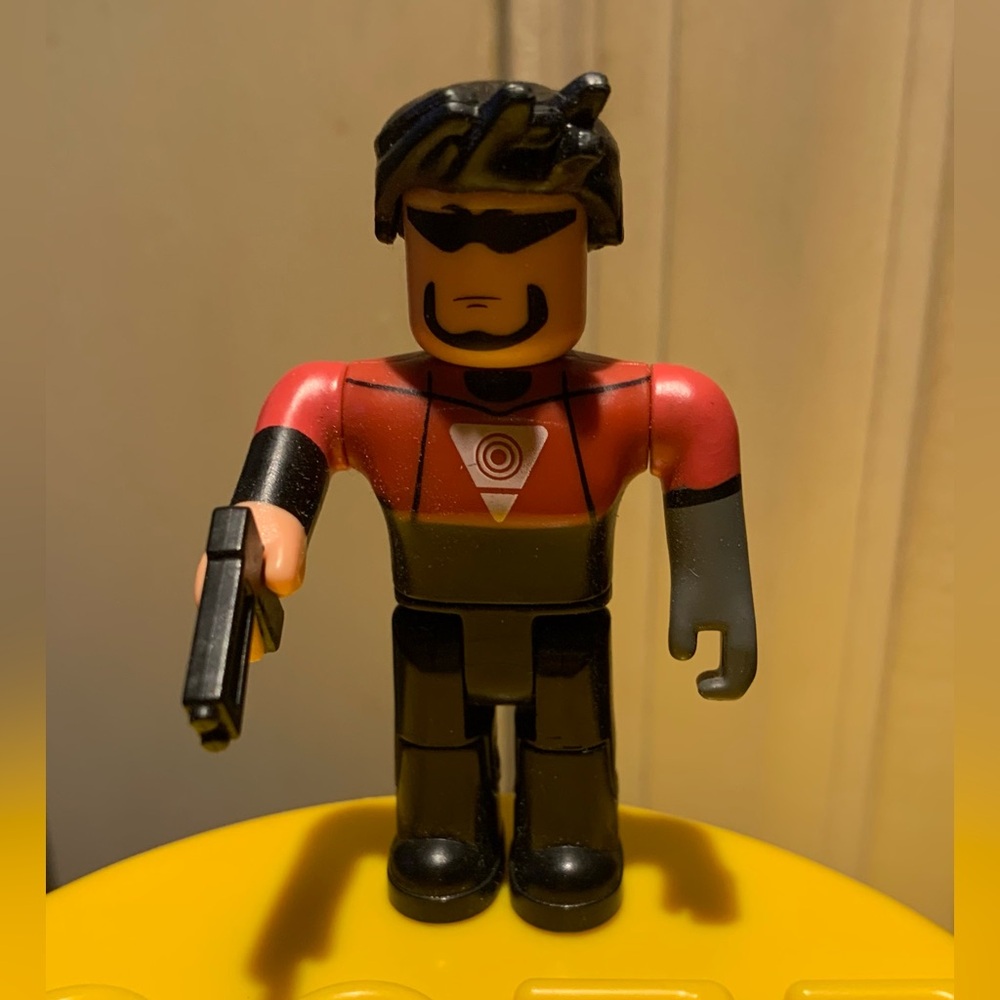 Roblox Thrill Island Commander Riggs Action Figure
